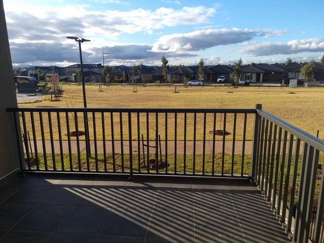 12 Antrim Walk, VIC 3338