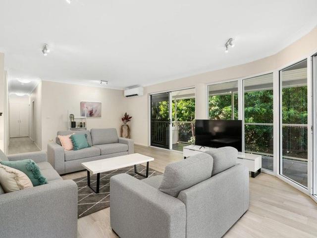 242/305 Coral Coast Drive, QLD 4879