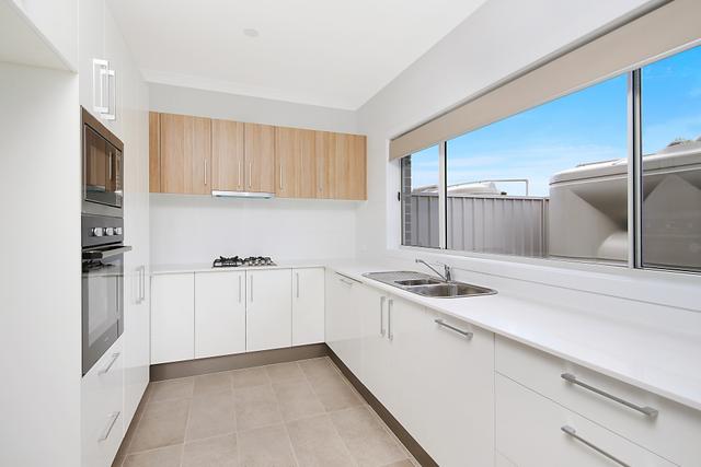 2/41 Waroonga Road, NSW 2298