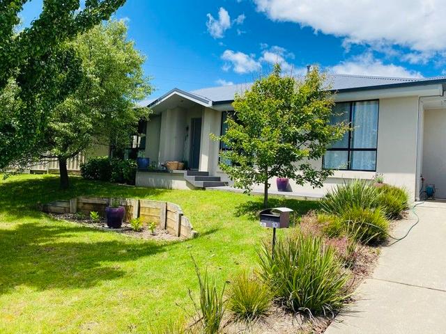 10 Maroney Close, NSW 2800