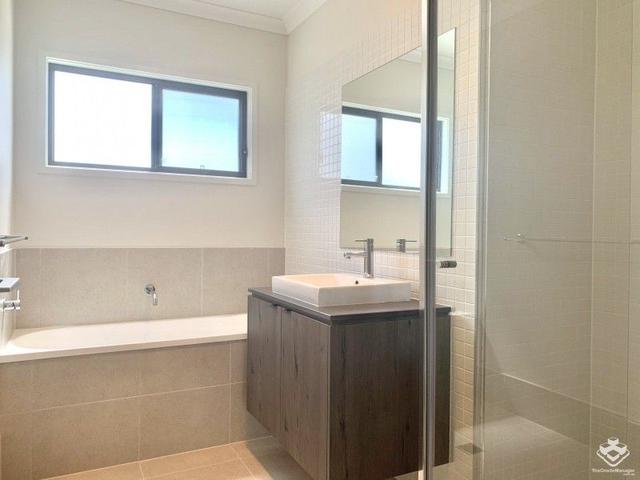 6 Hovea Street, QLD 4209