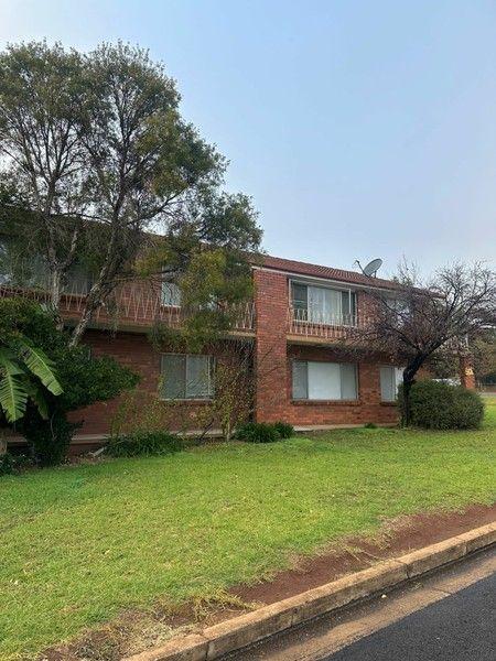 2/106 Benerembah Street, NSW 2680
