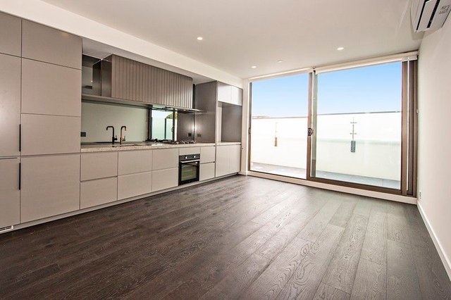 210/240 McKinnon Road, VIC 3204