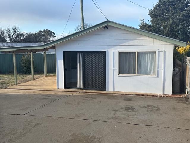 B/4 Walla Street, NSW 2630