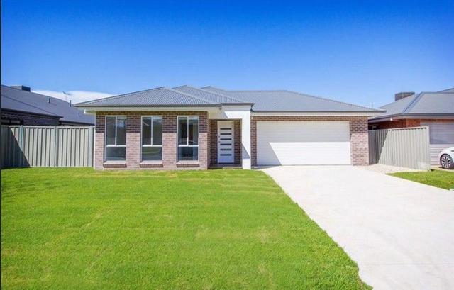 24 Cambridge Dr, NSW 2640