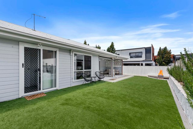 7 Nics Court, QLD 4035