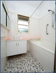 Bathroom (2012-09-20)