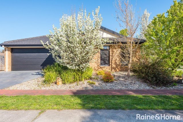 2/5 Hall Court, VIC 3444