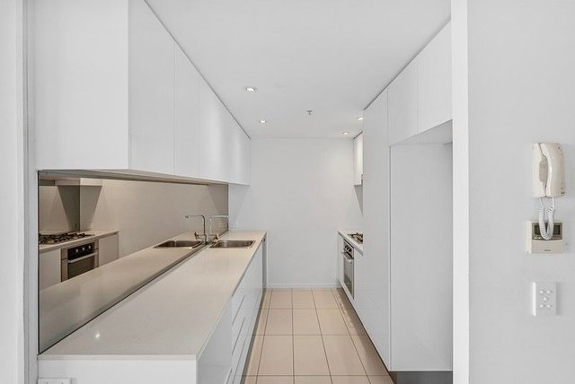 706/43 Harbour Town Drive, QLD 4216