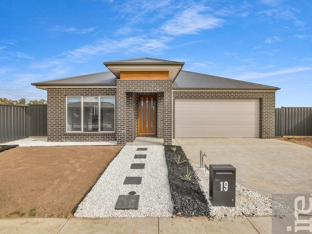 19 Sandalwood Street, VIC 3677