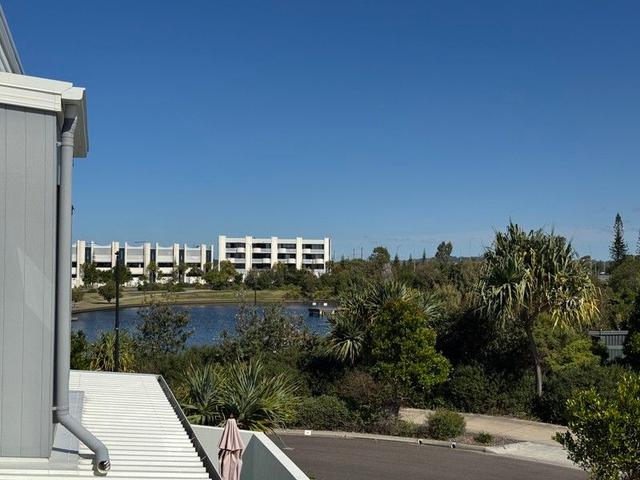 2/15 Tailslide Crescent, QLD 4575