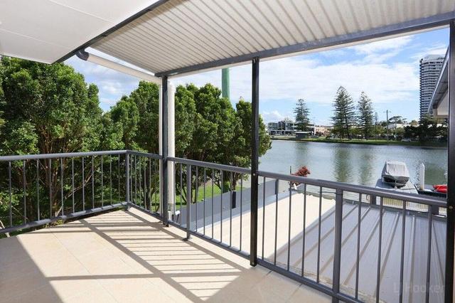 2/1 Vernia Place, QLD 4216