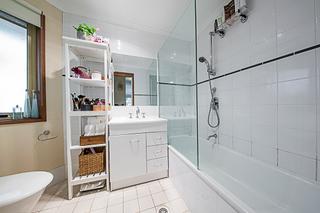Bathroom (2017-05-09)