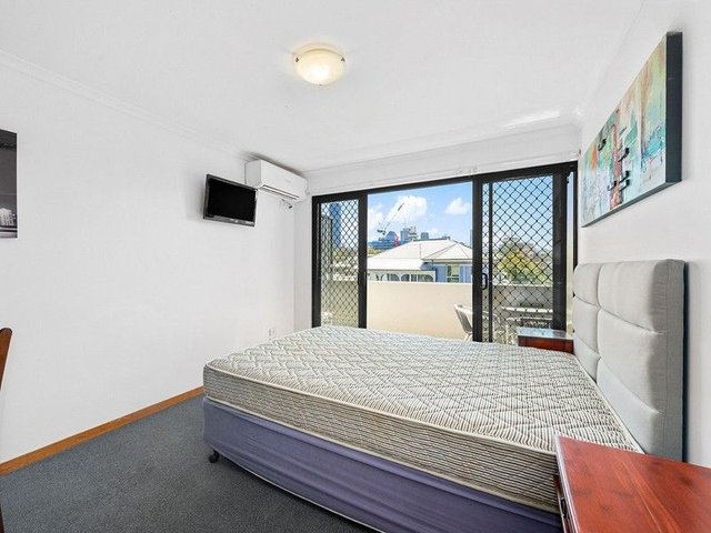 32b/22 Walmsley, QLD 4169