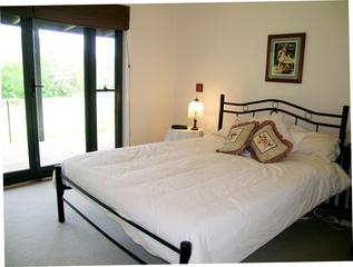 Bedroom 2 (2010-05-08)
