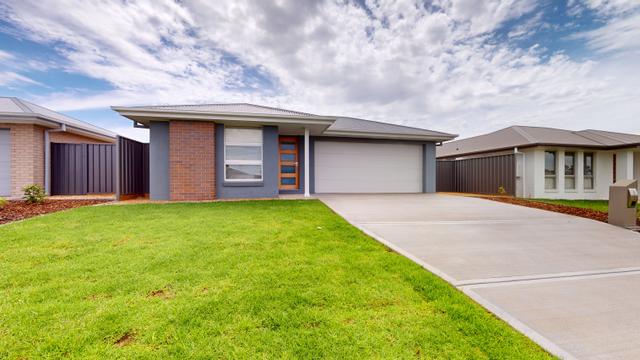 13A Violet Circuit, NSW 2830