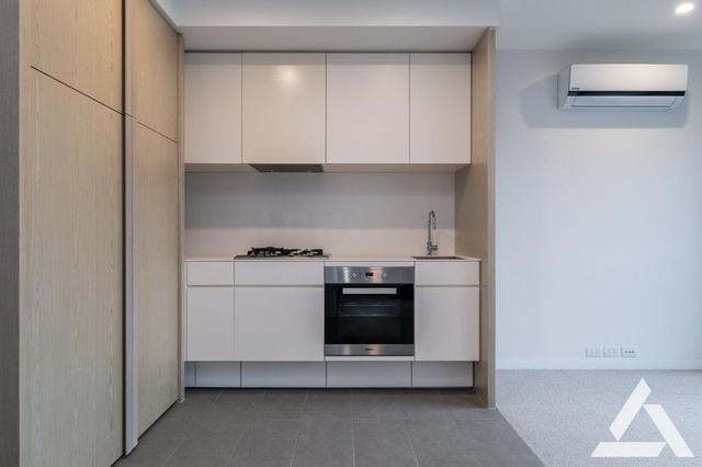 1607/8 Pearl River Road, VIC 3008