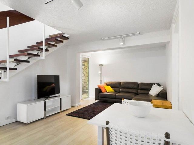3/4 Crawley Avenue, WA 6009
