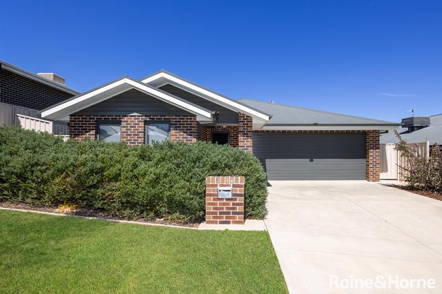 2/56 Ross Parkway, NSW 2650