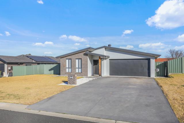 12 Lew Avenue, NSW 2795