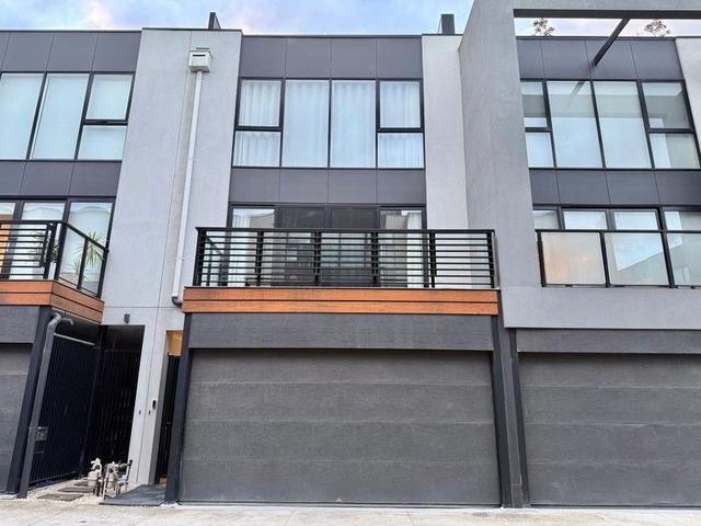 4 Tomkins Rd, VIC 3207