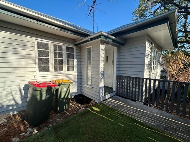 16 Young Street, QLD 4059