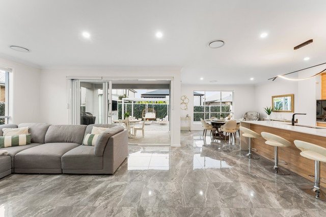 13 Villa Boulevard, QLD 4211