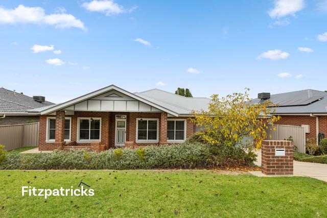 4 Hamersley Place, NSW 2650