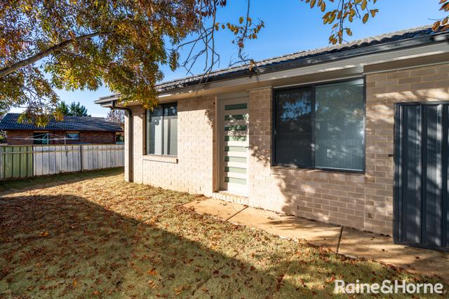 2/7 Davies Place, NSW 2650