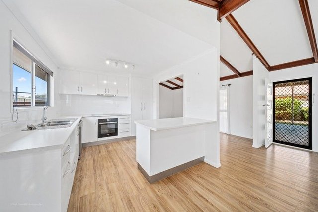 1B Batts Place, QLD 4720