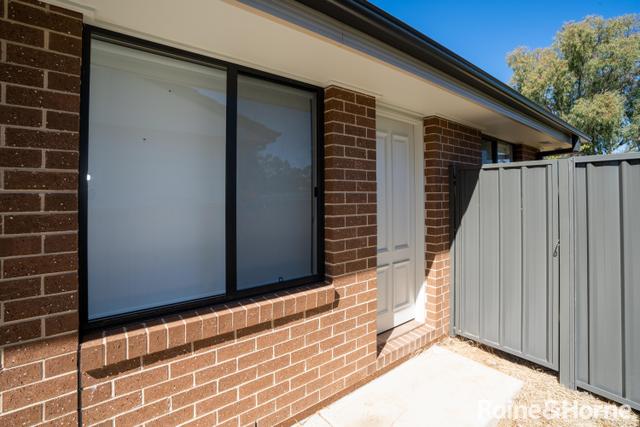 2/2 Melba Place, NSW 2650