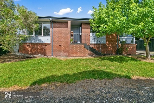 8 Churinga Dr, VIC 3842