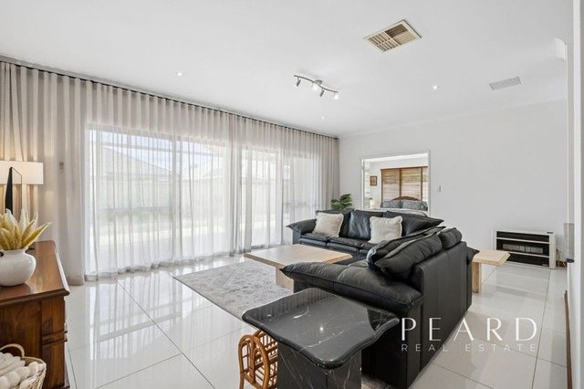 12 Jouissance Bend, WA 6164