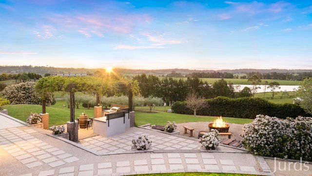 8 Loch Katrine Drive, NSW 2321