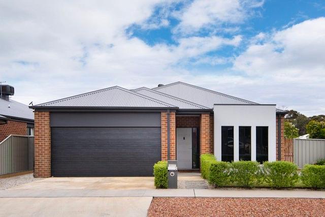 2 Santarosa Way, VIC 3551