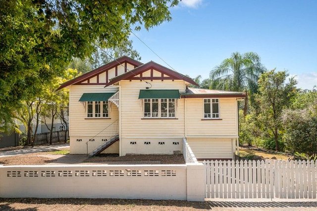 8 Willis Street, QLD 4121