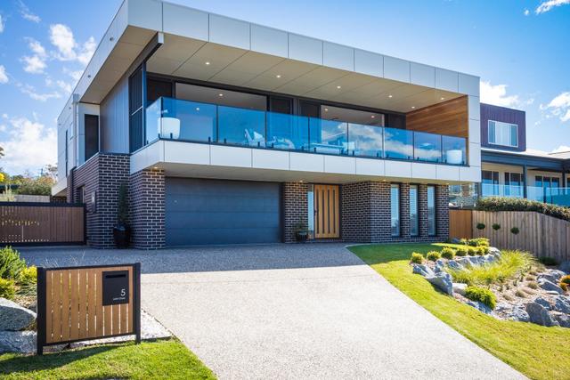 5 John Close, NSW 2548