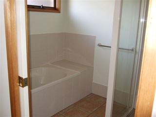 Bathroom (2011-08-09)