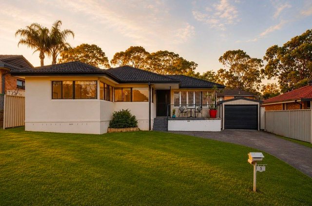 5 Akuna Avenue, NSW 2560