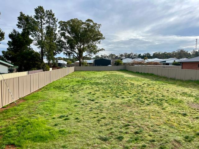 12 Dunrobin Street, NSW 2701