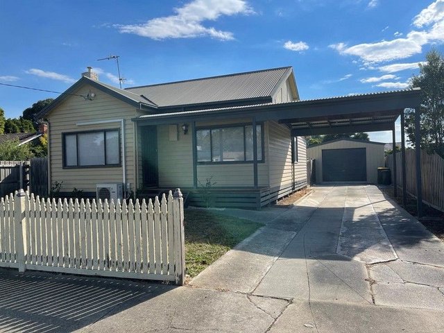 27 Gillies Crescent, VIC 3844