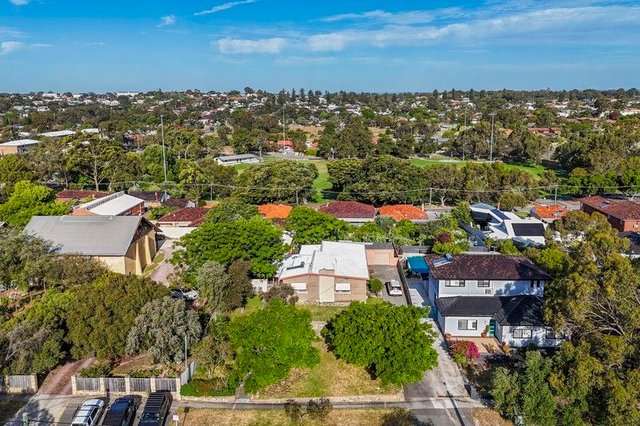 2 Field Street, WA 6162