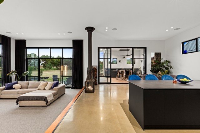 18 Stone Pine Court, VIC 3227