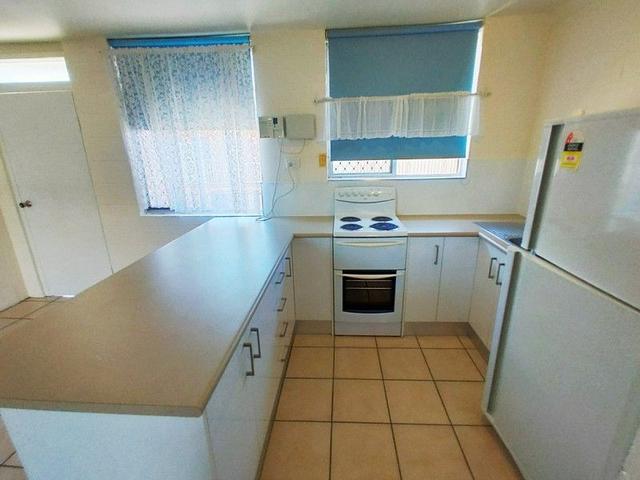 10/211 Lake Street, QLD 4870