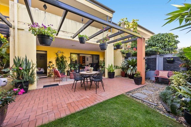2/85-87 Victoria Terrace, QLD 4120