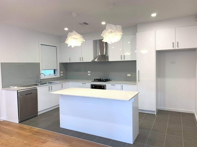 2/4 Radleigh Drive, VIC 3150