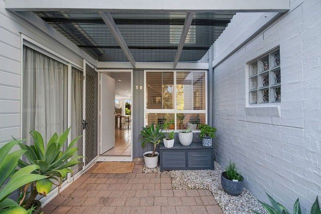 10/1 Poinsettia Court, QLD 4557