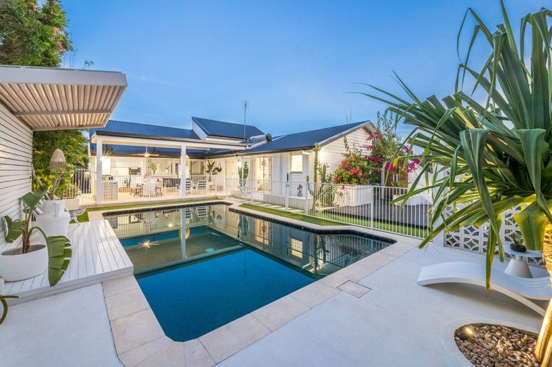 4 Chartwell Drive, Benowa QLD 4217  Allhomes