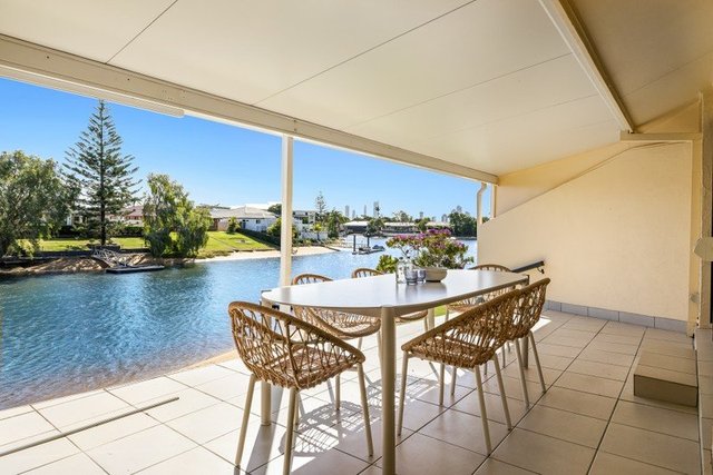 3/8 Dunlop Court, QLD 4218