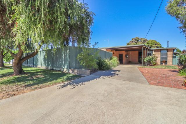 13 Greaves Cres, NSW 2710
